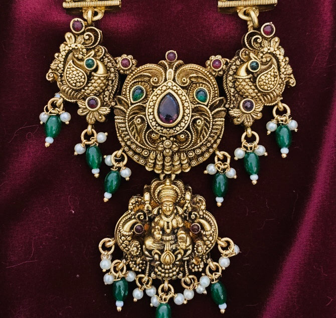 The Swarna-Emerald Antique Set