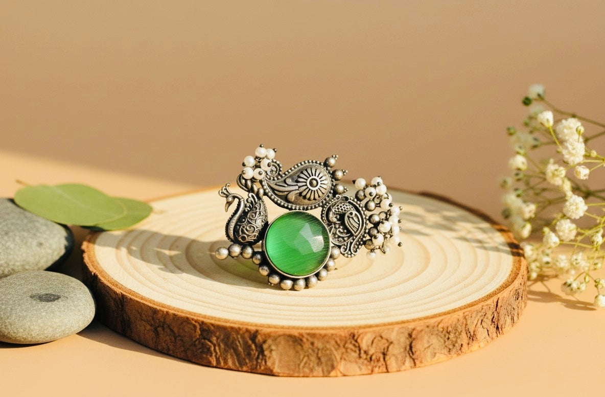 Emerald Whisper – Handcrafted German Silver Pearl Ring