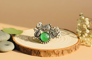 Emerald Whisper – Handcrafted German Silver Pearl Ring