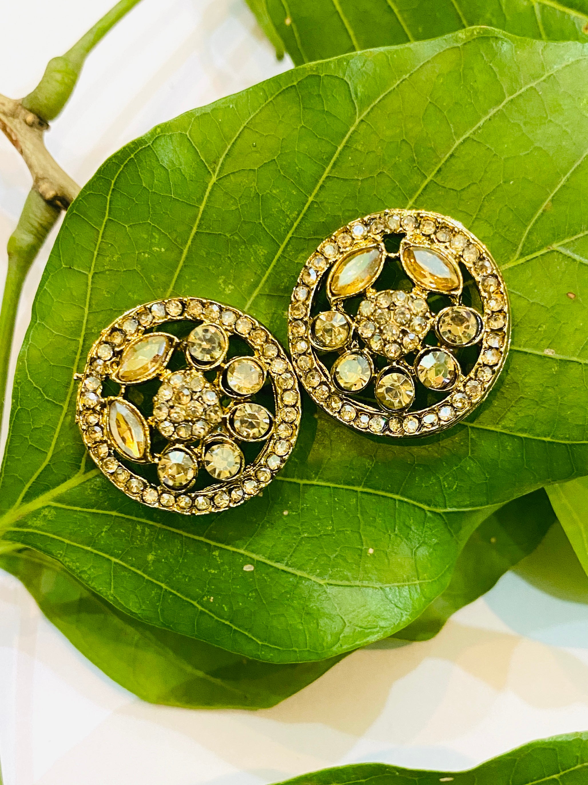 Vintage Charm Kundan-Style Studs