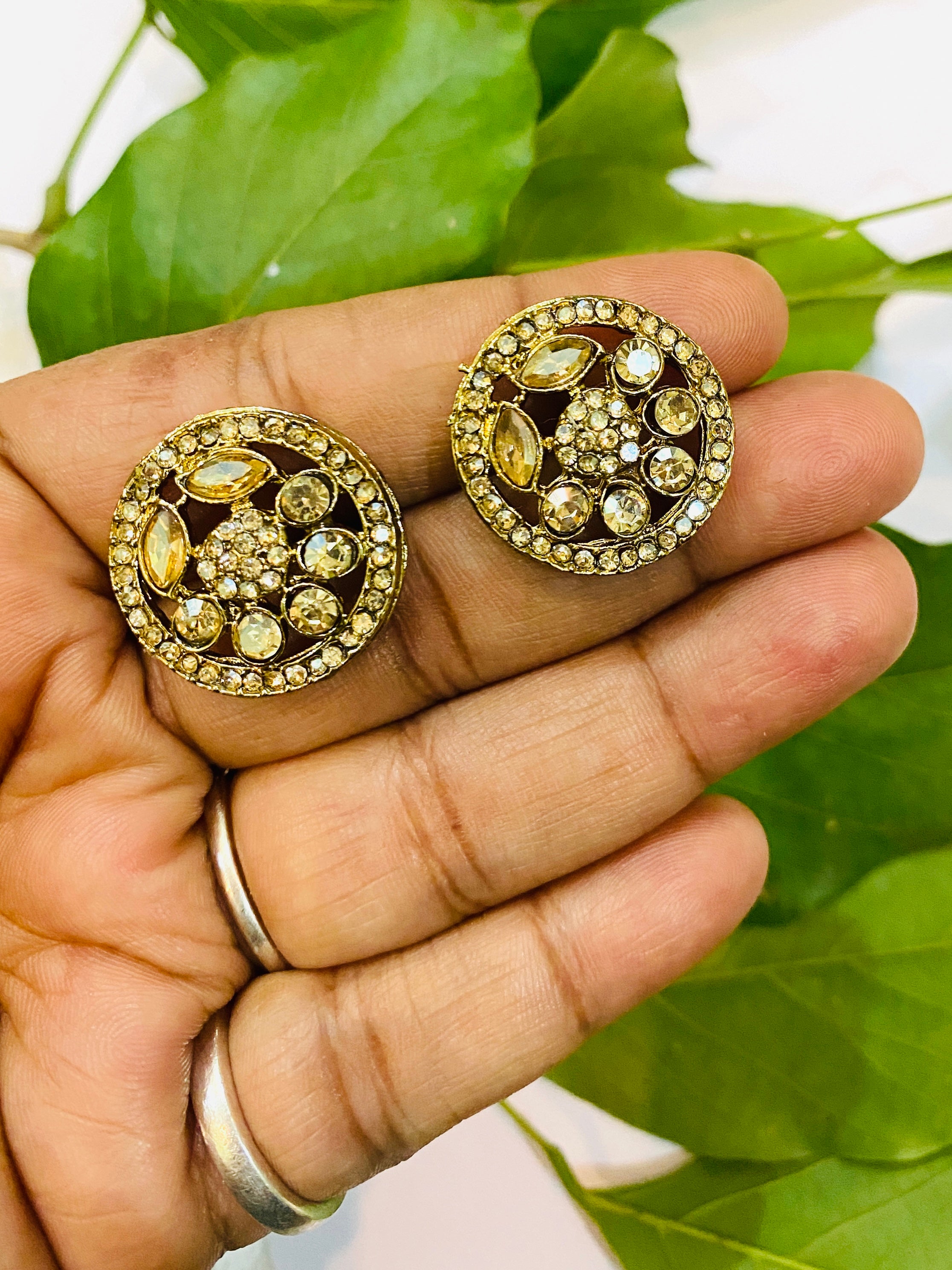 Vintage Charm Kundan-Style Studs