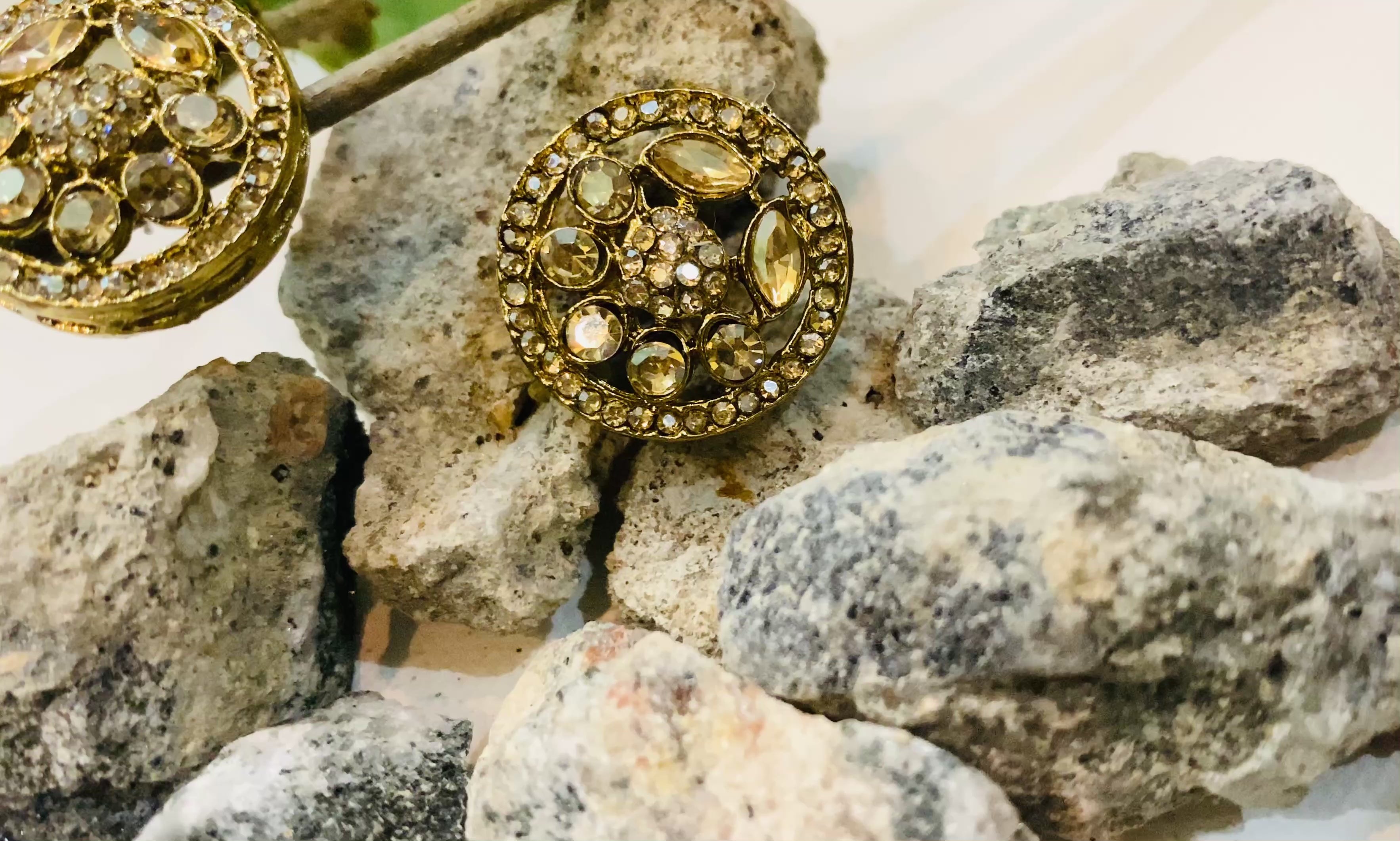 Vintage Charm Kundan-Style Studs