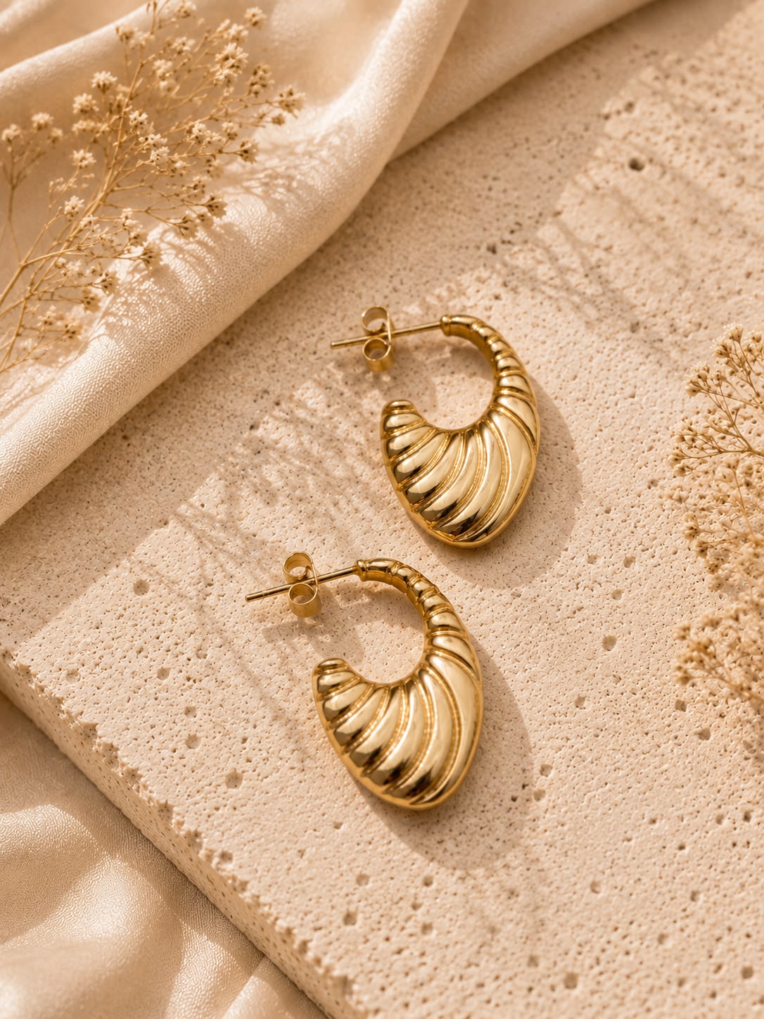 Aurora shell hoop earrings - 18k gold plated Anti-tarnish